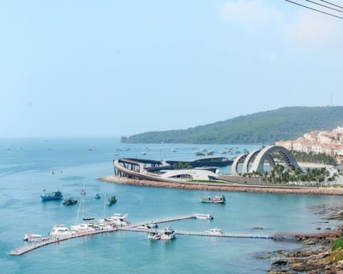 free-photo-of-coastal-view-of-boats-in-scenic-waterfront-harbor